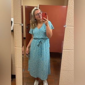 Beautiful blue & white floral dress!